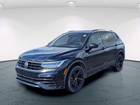 Used 2024 Volkswagen Tiguan SE R-Line image 3