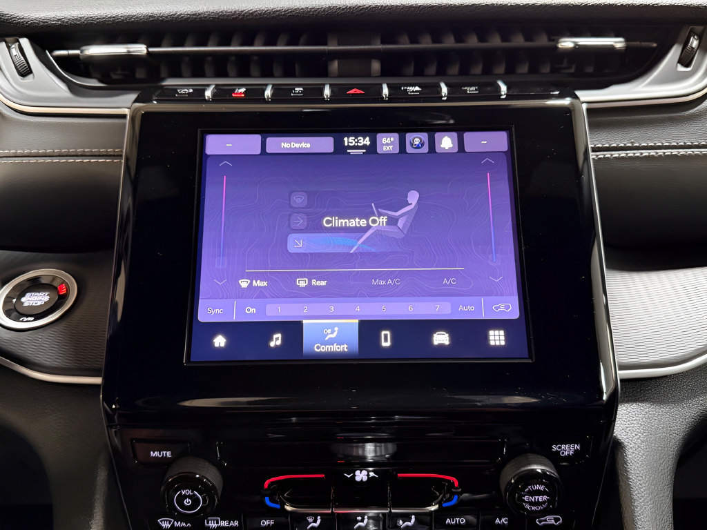 Certified 2025 Jeep Grand Cherokee Laredo X AWD/4WD image 12