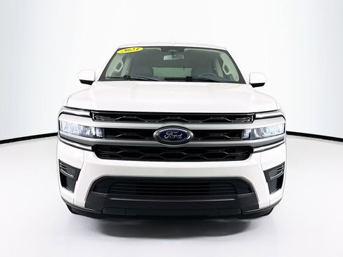 Used 2023 Ford Expedition XLT image 2