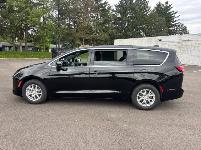 New 2027 Chrysler Pacifica Select w/ Family Tech Group FWD image 3