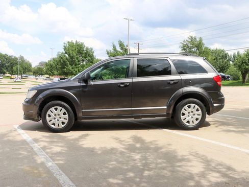 Used 2018 Dodge Journey SE w/ Popular Equipment Group FWD image 4