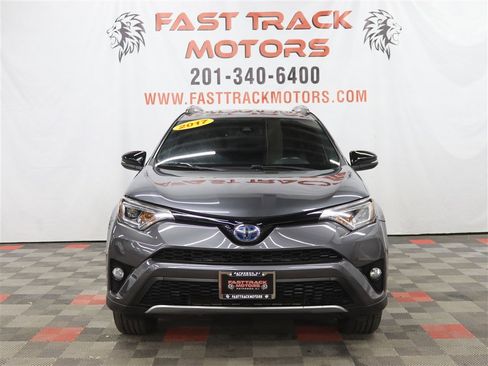 Used 2017 Toyota RAV4 SE image 2