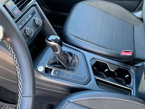 Certified 2022 Volkswagen Taos SE w/ Panoramic Sunroof Package image 22