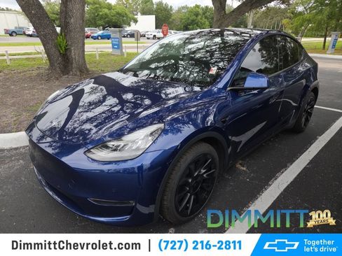Used 2022 Tesla Model Y Long Range AWD/4WD image 1