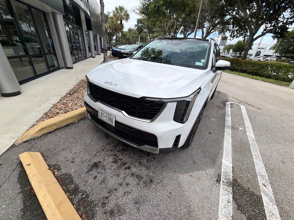 Used 2024 Kia Sorento EX w/ Panoramic Sunroof Package FWD image 2