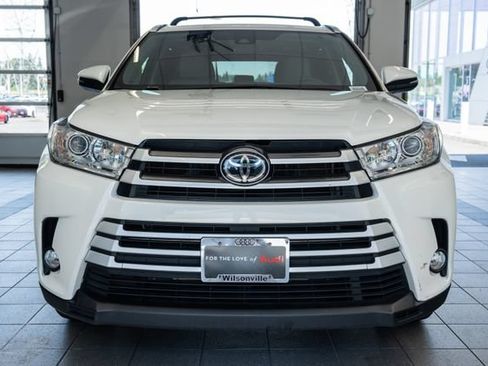 Used 2019 Toyota Highlander XLE AWD/4WD image 2
