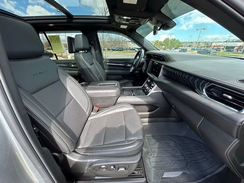 Used 2023 GMC Yukon Denali w/ Denali Reserve Package AWD/4WD image 31