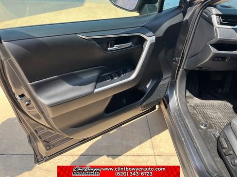 Used 2022 Toyota RAV4 XLE AWD/4WD image 11