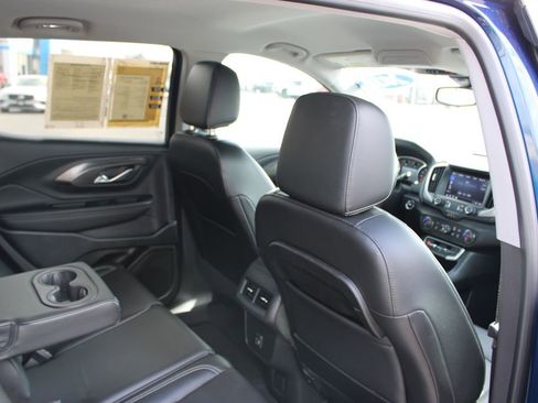 Used 2022 GMC Terrain SLT w/ Tech Package image 32