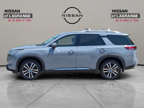 Used 2023 Nissan Pathfinder Platinum w/ Cargo Package AWD/4WD image 8