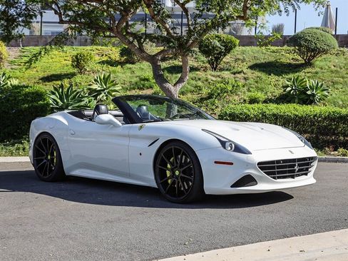 Used 2015 Ferrari California T RWD image 7