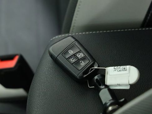 New 2025 Volkswagen Taos SE AWD/4WD image 38