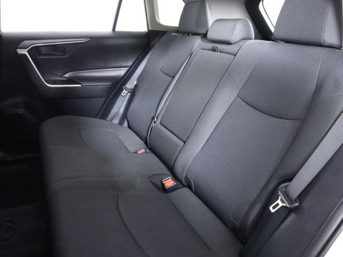 Used 2021 Toyota RAV4 LE AWD/4WD image 32