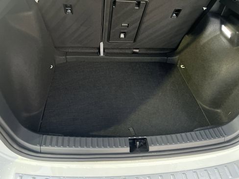 Certified 2025 Volkswagen Taos SE image 31