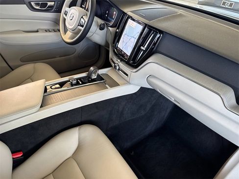 Certified 2023 Volvo XC60 B5 Plus w/ Climate Package image 15