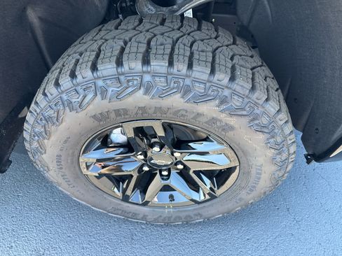 Used 2026 Chevrolet Silverado 1500 LT Trail Boss w/ LT Trail Boss Premium Package AWD/4WD image 14