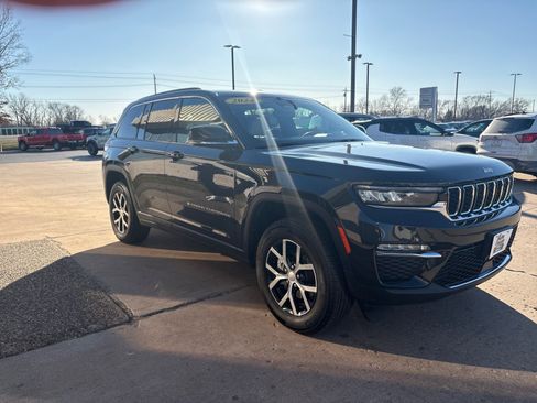 Used 2024 Jeep Grand Cherokee Limited image 8