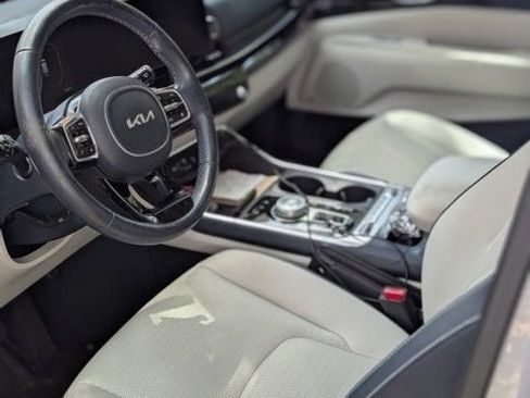Used 2025 Kia Carnival SX Prestige FWD image 3