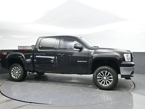 Used 2010 GMC Sierra 1500 SLT w/ All-Terrain Package AWD/4WD image 3