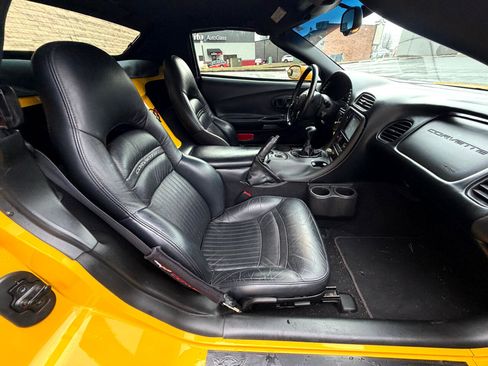 Used 2004 Chevrolet Corvette Convertible w/ Preferred Equipment Group image 11