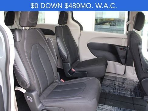 Used 2024 Chrysler Voyager LX image 21