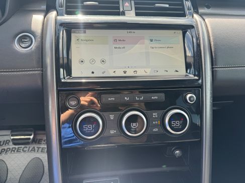 Used 2017 Land Rover Discovery HSE Luxury AWD/4WD image 11