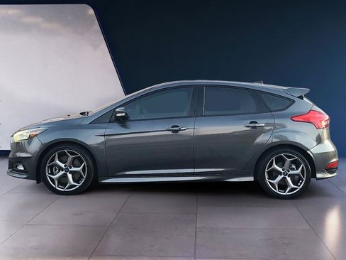 Used 2018 Ford Focus ST image 2