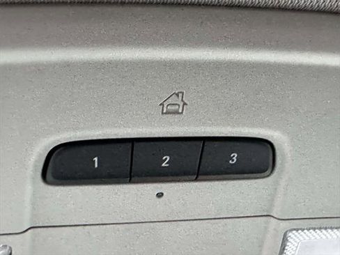 Used 2021 Chevrolet Traverse LT image 38