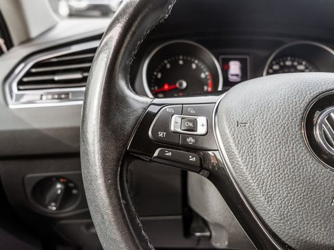 Used 2019 Volkswagen Tiguan SE image 18