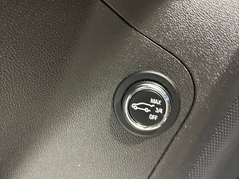 Used 2018 GMC Acadia SLE AWD/4WD image 18