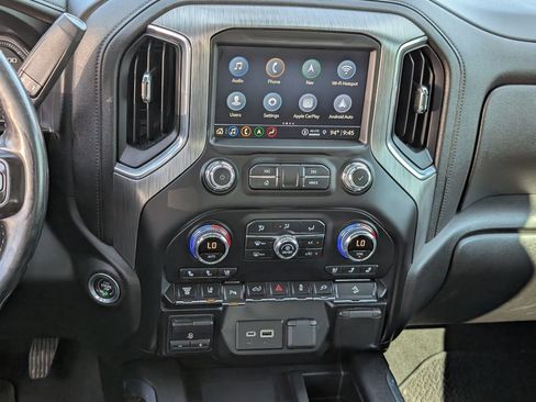 Used 2022 GMC Sierra 2500 Denali w/ Denali Ultimate Package AWD/4WD image 13