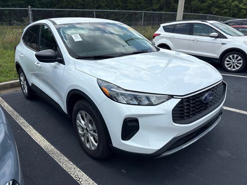 Used 2025 Ford Escape Active w/ Active Premium Tech Pack FWD image 2