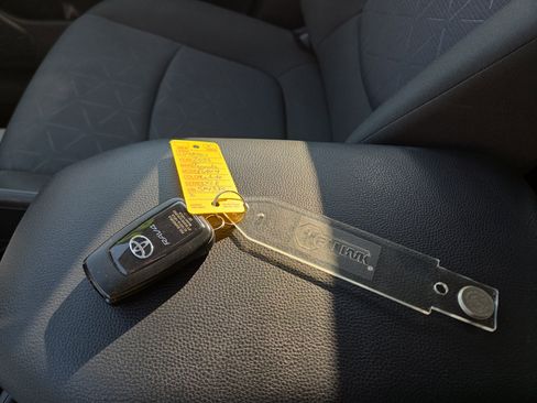 Used 2025 Toyota RAV4 XLE image 28