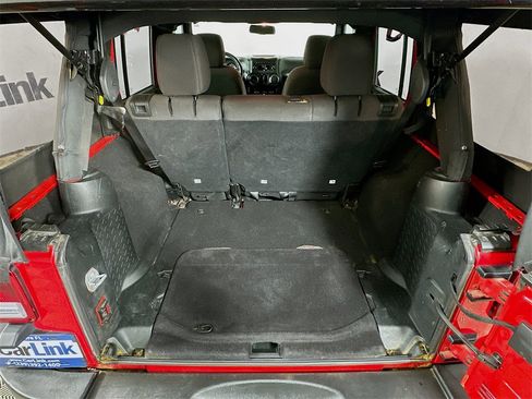 Used 2018 Jeep Wrangler Unlimited Sport S image 25