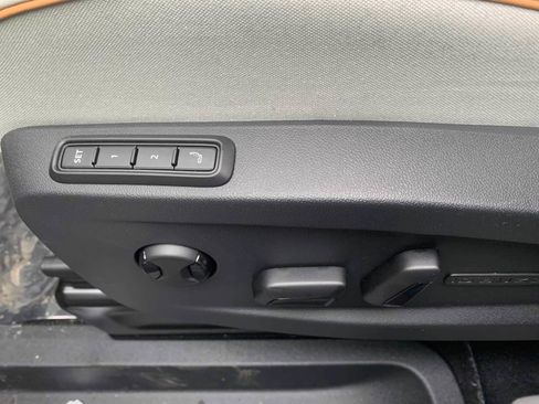 New 2025 Volkswagen ID. Buzz 1st Edition image 6