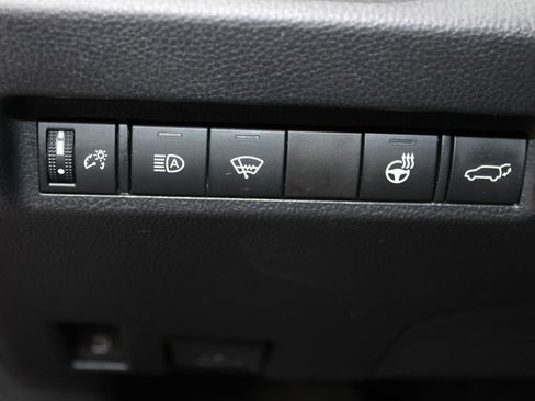 Used 2022 Toyota RAV4 SE image 16