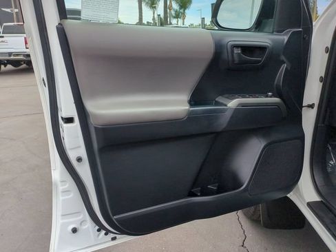Used 2018 Toyota Tacoma SR5 RWD image 22