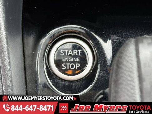 Used 2025 Nissan Versa SV image 21