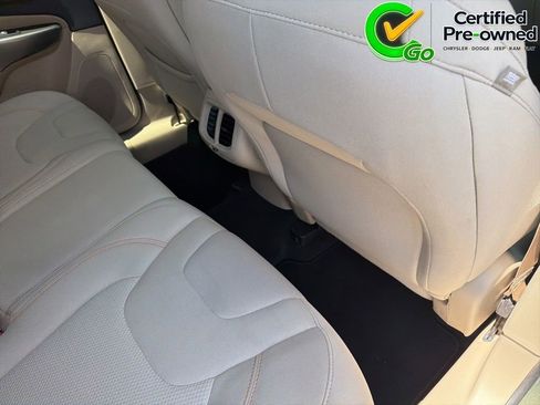 Certified 2019 Jeep Cherokee Latitude w/ Popular Appearance Group FWD image 23