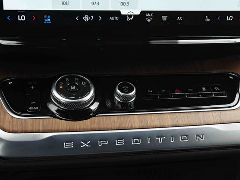 Used 2025 Ford Expedition King Ranch AWD/4WD image 32