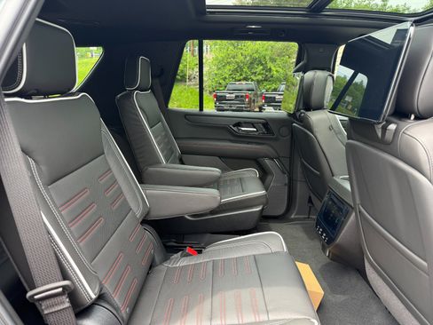 New 2026 GMC Yukon AT4 Ultimate w/ LPO, Floor Liner Package AWD/4WD image 23