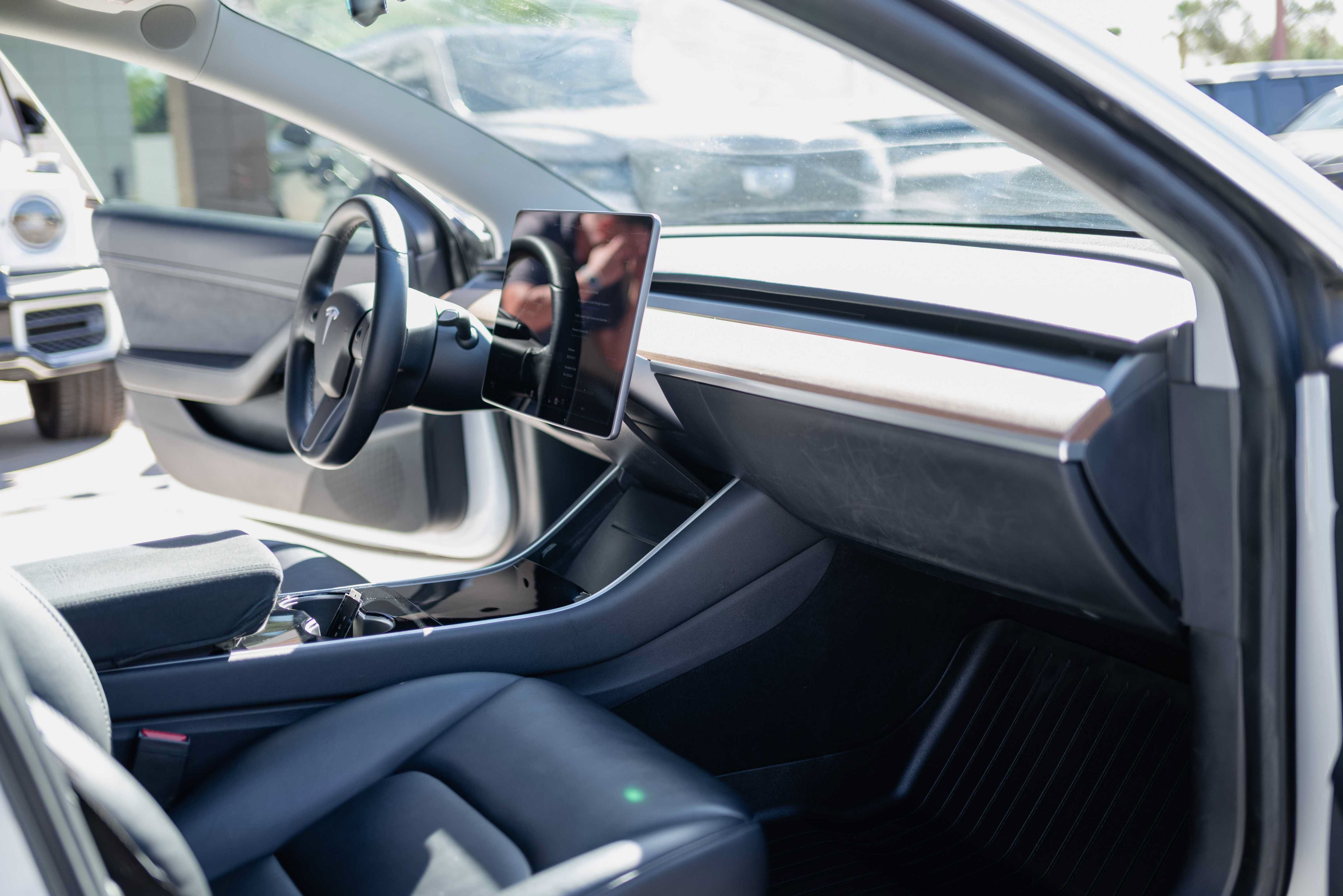 Used 2020 Tesla Model 3 Standard Range Plus RWD image 12