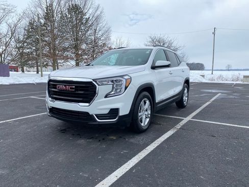 Used 2022 GMC Terrain SLE w/ Driver Convenience Package image 3