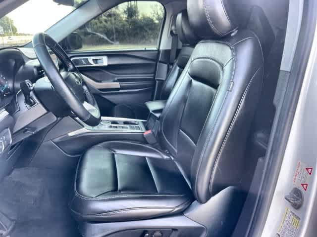 Used 2022 Ford Explorer XLT w/ Equipment Group 202A RWD image 11