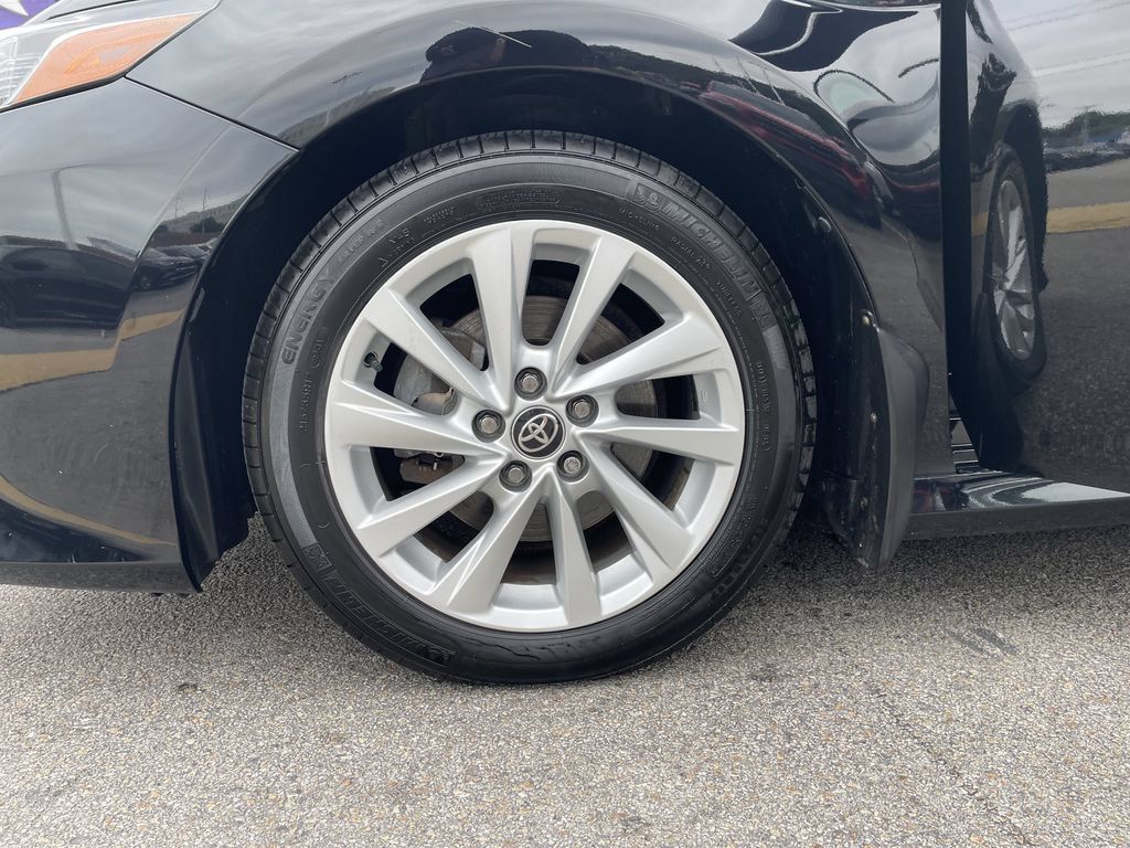 Used 2021 Toyota Camry LE w/ Cold Weather Package FWD image 9