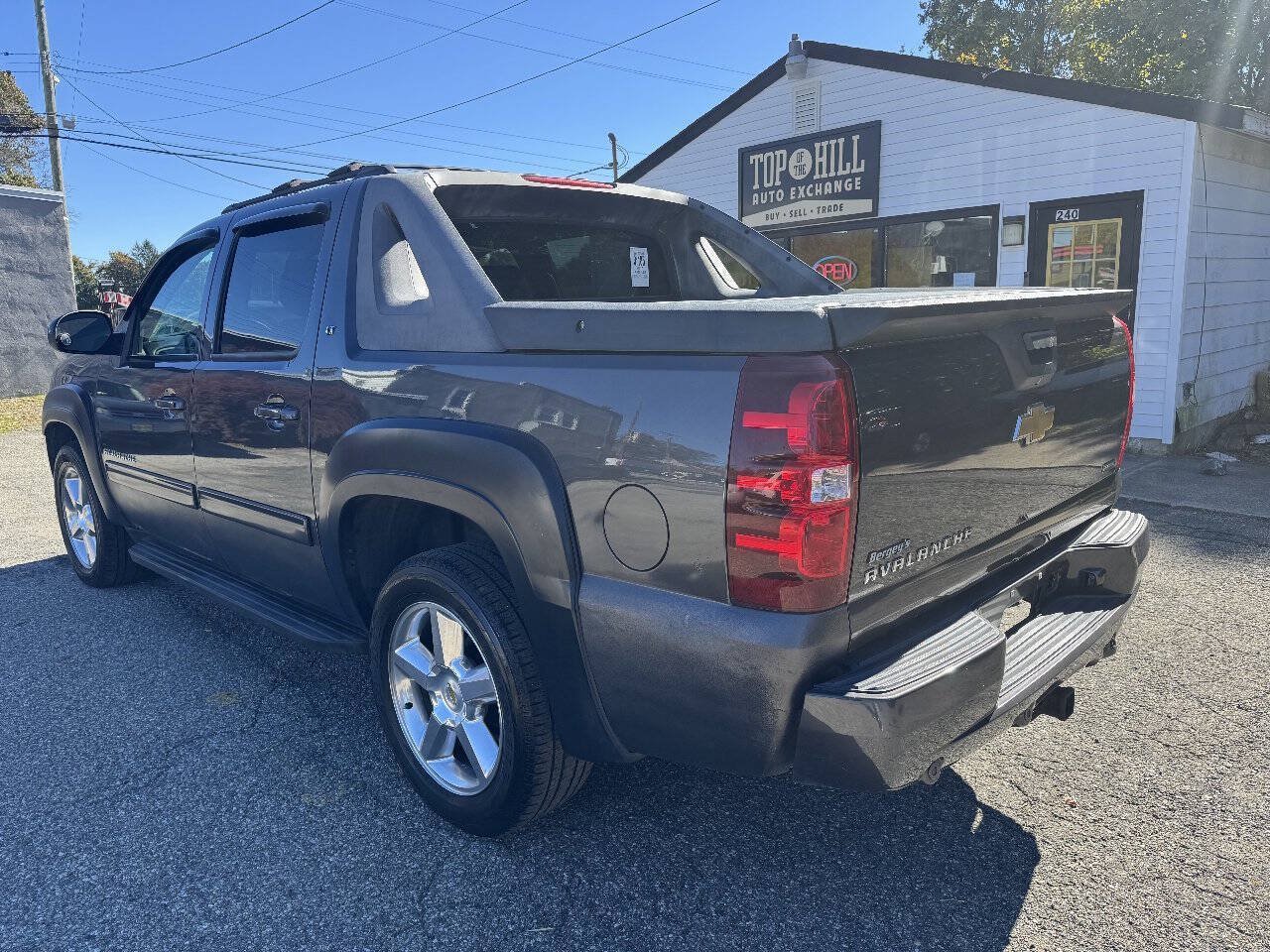Used 2011 Chevrolet Avalanche LT AWD/4WD image 8