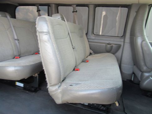 Used 2020 Chevrolet Express 2500 LT w/ LT Preferred Equipment Group RWD image 17