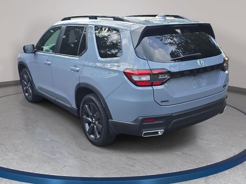 Used 2025 Honda Pilot Sport image 7