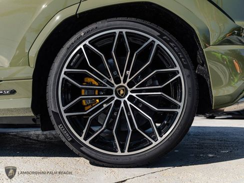 Used 2025 Lamborghini Urus SE AWD/4WD image 23