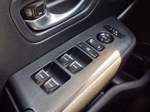 Certified 2025 Honda Pilot Touring image 19